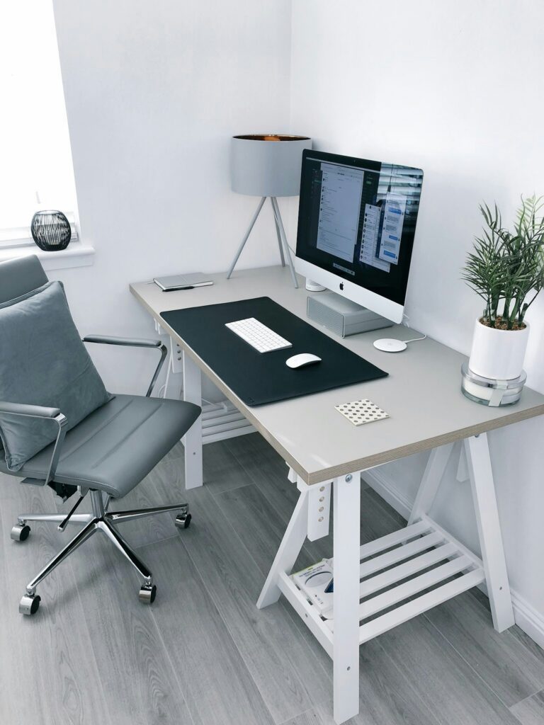 Auch ein Homeoffice Arbeitsplatz muss gemäß DGUV V3 geprüft werden